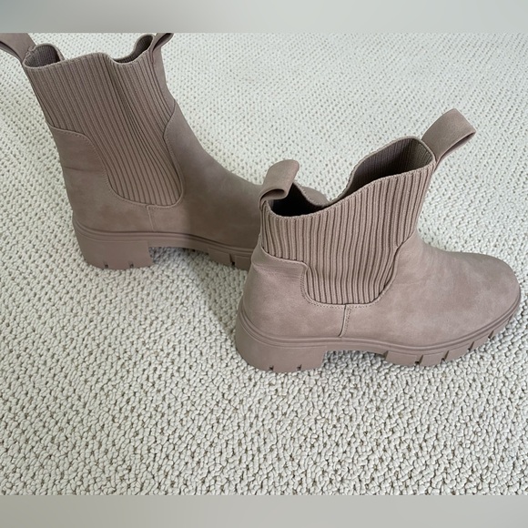 Qupid brand Beige Chunky Lug Sole Platform Elastic Sock Ankle Boots. Size 8 - Picture 13 of 15